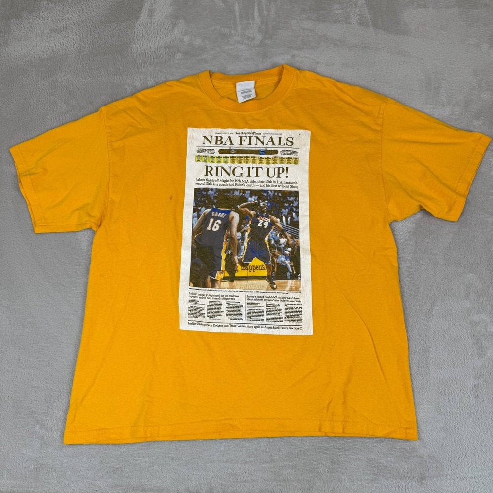 VTG Y2K NBA Finals Champions LA Lakers Ring It Up Newspaper Shirt Mens XL Yellow